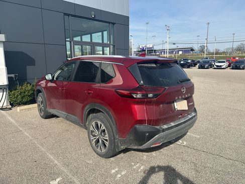 Used 2022 Nissan Rogue SV w/ SV Premium Package image 3