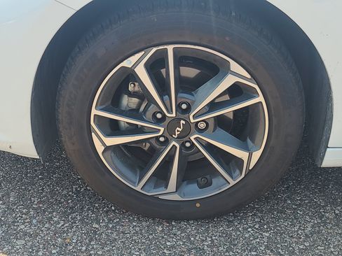 Used 2024 Kia Forte LXS FWD image 10