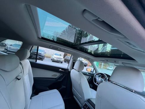 Used 2019 Volkswagen Tiguan SE w/ Panoramic Sunroof Package image 31