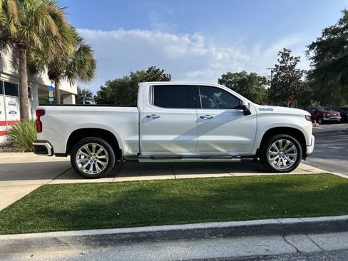Used 2020 Chevrolet Silverado 1500 High Country w/ Technology Package RWD image 3