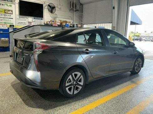 Used 2016 Toyota Prius Three Touring image 3