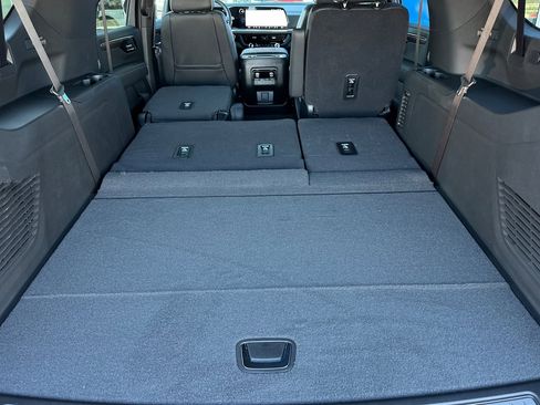 New 2026 Chevrolet Suburban Premier image 16