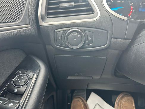 Used 2018 Ford Edge SEL AWD/4WD image 27