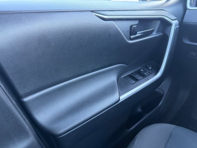 Certified 2023 Toyota RAV4 LE FWD image 31