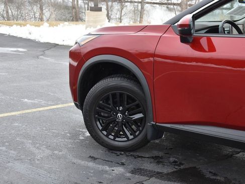 Used 2023 Nissan Rogue S image 9