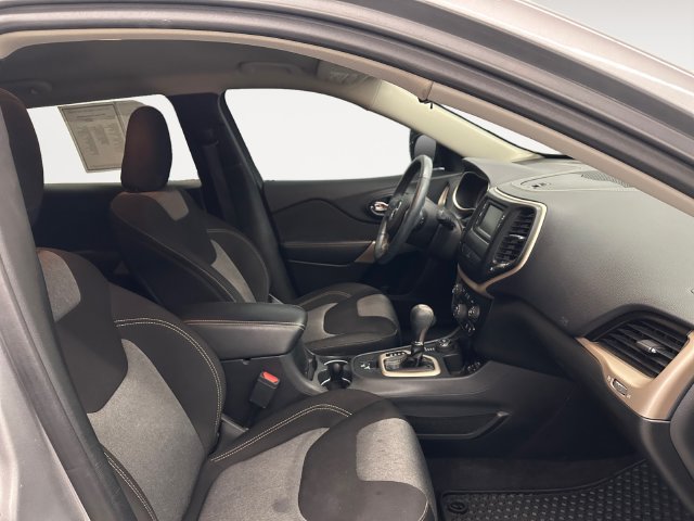 Used 2017 Jeep Cherokee Sport AWD/4WD image 15