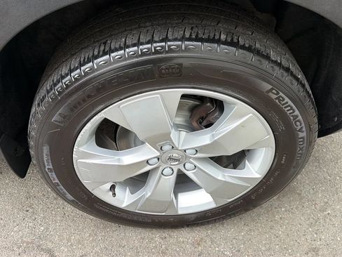 Used 2021 Volvo XC40 T4 Momentum FWD image 9