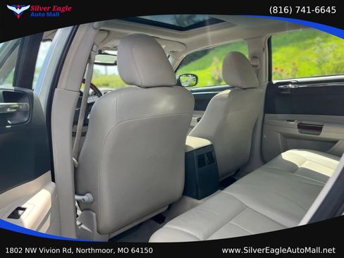 Used 2005 Chrysler 300 Touring RWD image 11