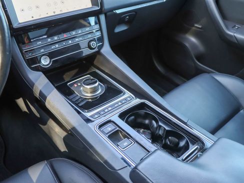 Used 2020 Jaguar F-PACE Premium AWD/4WD image 39