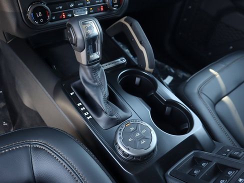 New 2025 Ford Bronco Badlands image 9