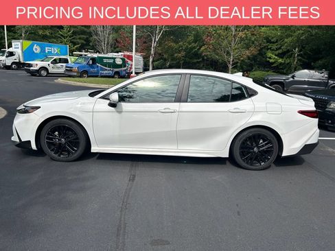 Used 2025 Toyota Camry SE FWD image 5