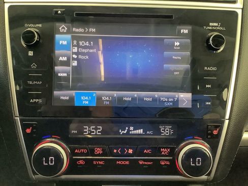 Used 2018 Subaru Outback 2.5i Touring image 11