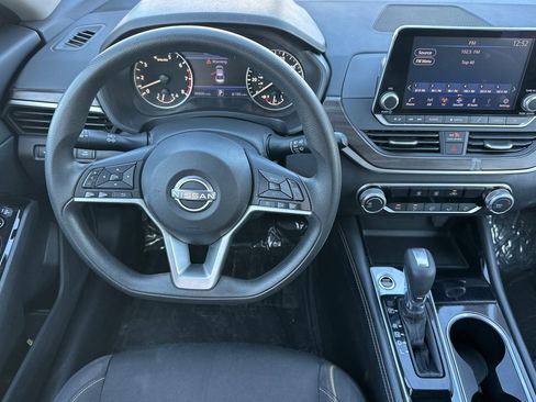 Used 2023 Nissan Altima 2.5 SV image 15