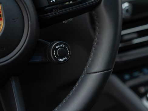 Certified 2026 Porsche Macan AWD/4WD image 26