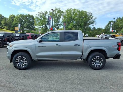 Used 2024 Chevrolet Colorado Z71 w/ Z71 Convenience Package 2 AWD/4WD image 9