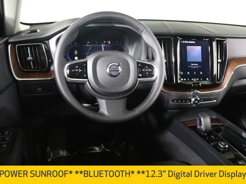 Used 2024 Volvo XC60 B5 Plus image 4