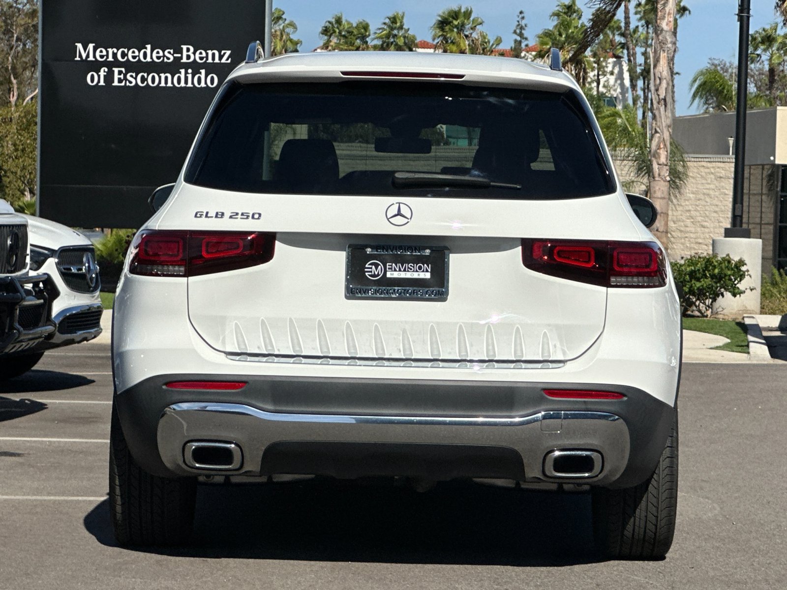 Used 2023 Mercedes-Benz GLB 250 w/ Premium Package image 4