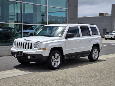 Used 2017 Jeep Patriot Latitude AWD/4WD image 8