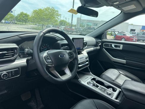 Used 2023 Ford Explorer XLT w/ Equipment Group 202A image 14