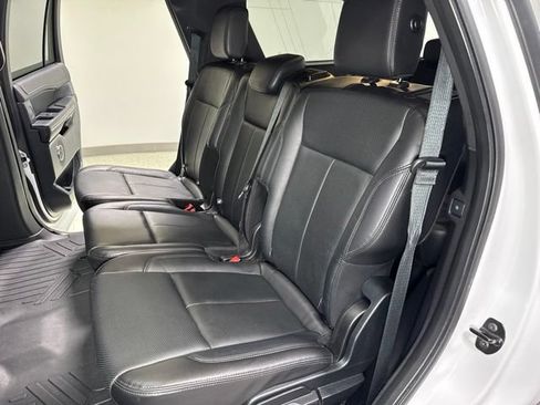 Used 2018 Ford Expedition XLT w/ Equipment Group 202A AWD/4WD image 2
