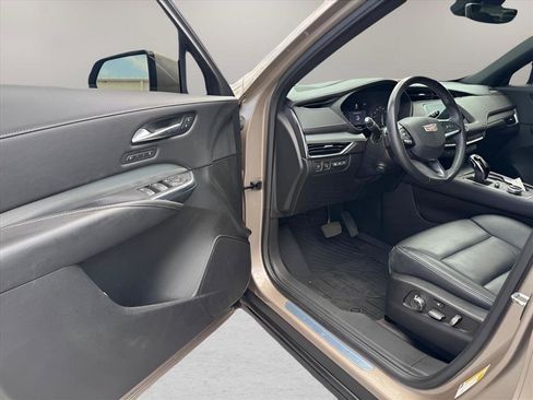 Used 2023 Cadillac XT4 Premium Luxury w/ Technology Package FWD image 16