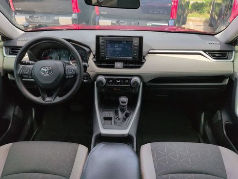 Used 2021 Toyota RAV4 XLE w/ Convenience Package FWD image 14
