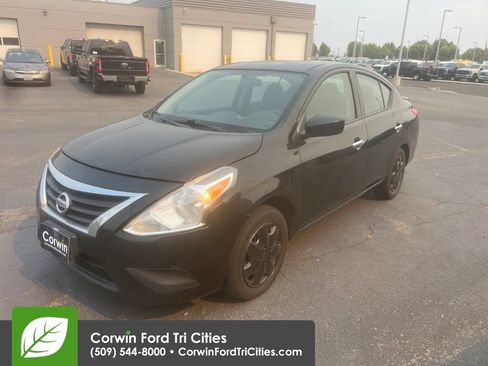 Used 2019 Nissan Versa SV FWD image 3