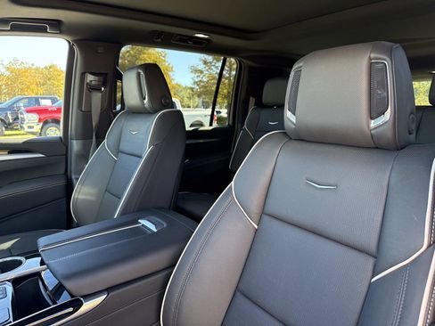 Used 2025 Cadillac Escalade ESV Sport image 22