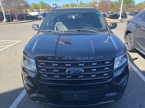 Used 2017 Ford Explorer XLT w/ Equipment Group 202A image 2