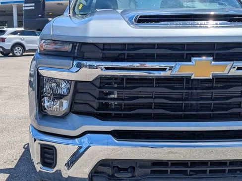 Used 2024 Chevrolet Silverado 3500 LT AWD/4WD image 9