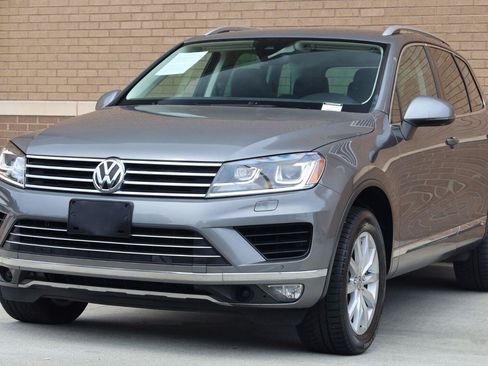 Used 2017 Volkswagen Touareg Sport AWD/4WD image 6