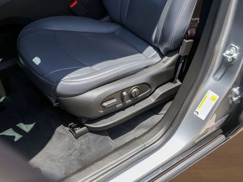 Used 2023 Buick Enclave Essence FWD image 8