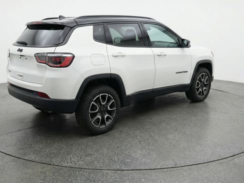 Used 2025 Jeep Compass Trailhawk AWD/4WD image 9