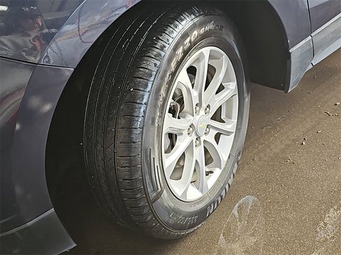 Used 2018 Chevrolet Equinox LS image 30