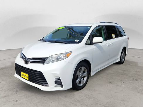 Used 2018 Toyota Sienna LE FWD image 1