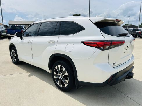 Used 2021 Toyota Highlander XLE FWD image 39