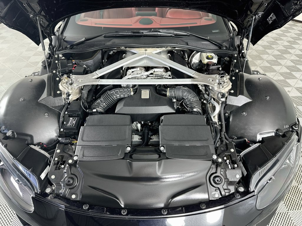 Used 2022 Aston Martin V8 Vantage Roadster RWD image 26
