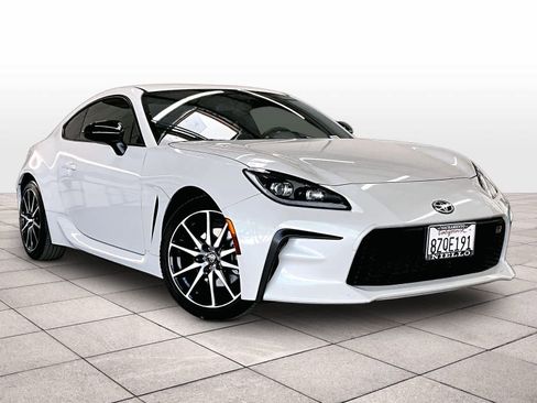 Used 2022 Toyota GR86 w/ ALL Weather Mat Package (TMS) image 2