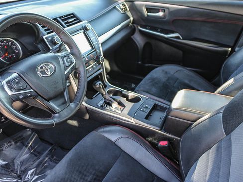 Used 2017 Toyota Camry XSE image 18