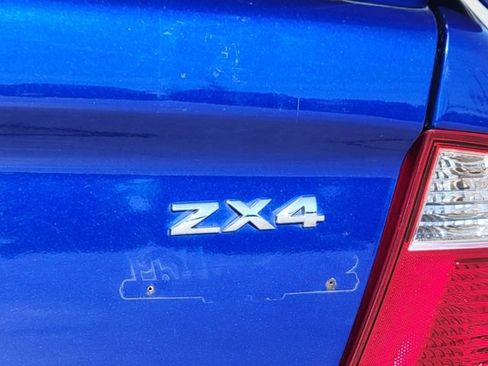 Used 2005 Ford Focus ZX4 Sedan FWD image 12