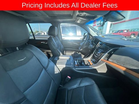Used 2016 Cadillac Escalade Luxury AWD/4WD image 4