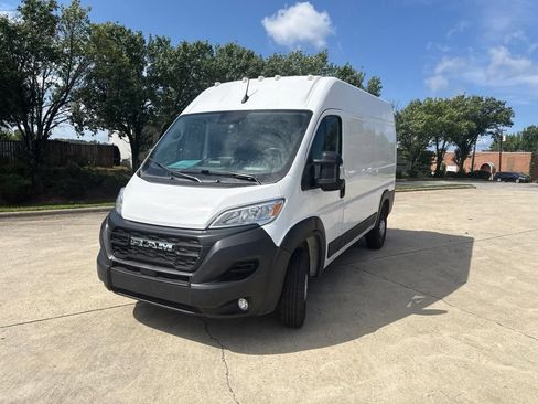 Used 2025 RAM ProMaster 2500 w/ Convenience Group FWD image 2