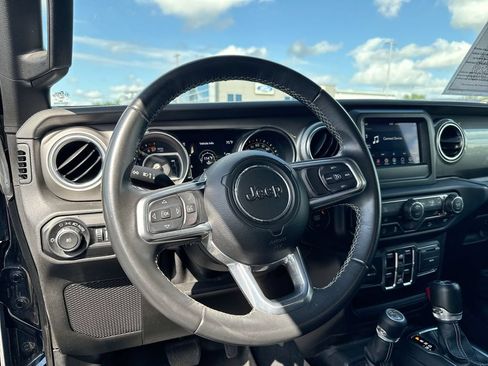 Used 2019 Jeep Wrangler Unlimited Sahara AWD/4WD image 11