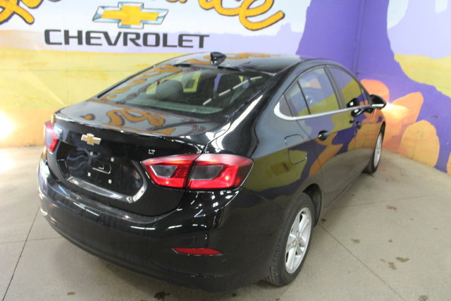 Used 2018 Chevrolet Cruze LT FWD image 8