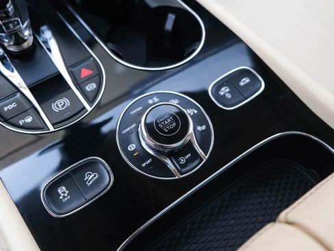Used 2018 Bentley Bentayga image 38
