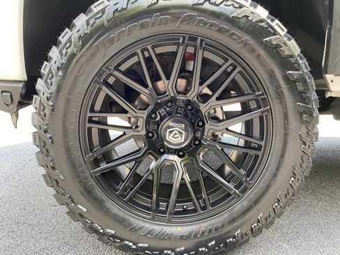 Used 2022 GMC Sierra 2500 Denali w/ Denali Ultimate Package AWD/4WD image 49