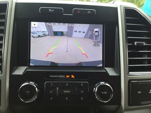 Used 2019 Ford F150 Lariat AWD/4WD image 10