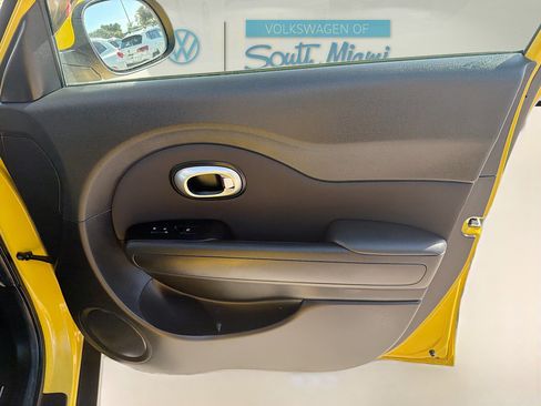 Used 2015 Kia Soul + image 32