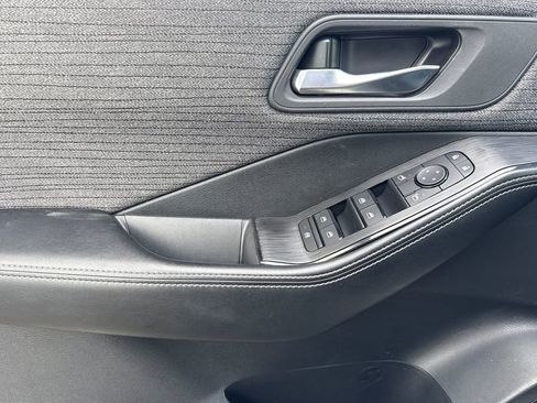 Used 2023 Nissan Rogue SV image 11