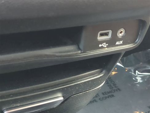 Used 2020 Chrysler Pacifica Limited image 32